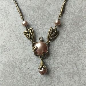 Sweet Romance delicate Necklace with pink detail